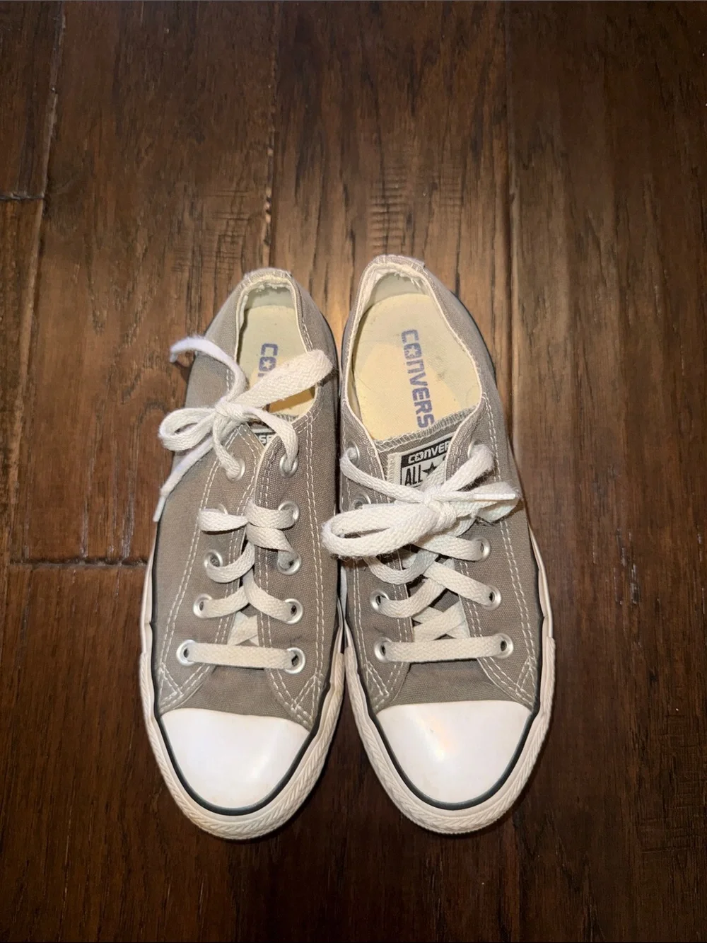 Converse  Low Top Sneakers in Light Gray and White Size 6